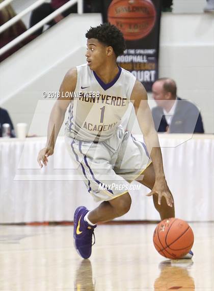 Thumbnail 2 in Montverde Academy vs. Mater Dei (Spalding Hoophall Classic) photogallery.