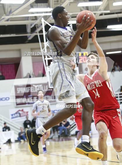 Thumbnail 1 in Montverde Academy vs. Mater Dei (Spalding Hoophall Classic) photogallery.