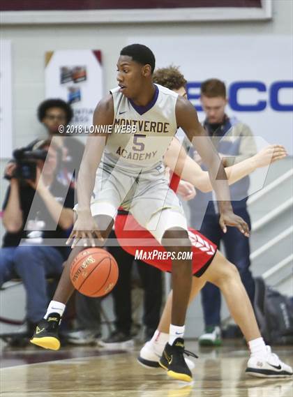 Thumbnail 1 in Montverde Academy vs. Mater Dei (Spalding Hoophall Classic) photogallery.