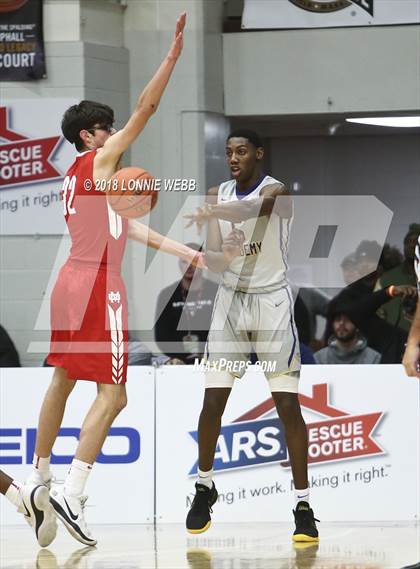 Thumbnail 2 in Montverde Academy vs. Mater Dei (Spalding Hoophall Classic) photogallery.