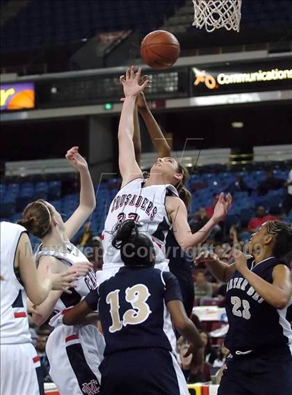 Thumbnail 2 in Mater Dei vs. Modesto Christian (CIF State D4 Final) photogallery.