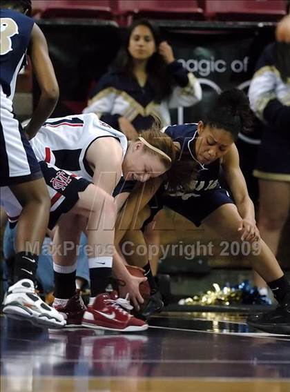 Thumbnail 1 in Mater Dei vs. Modesto Christian (CIF State D4 Final) photogallery.