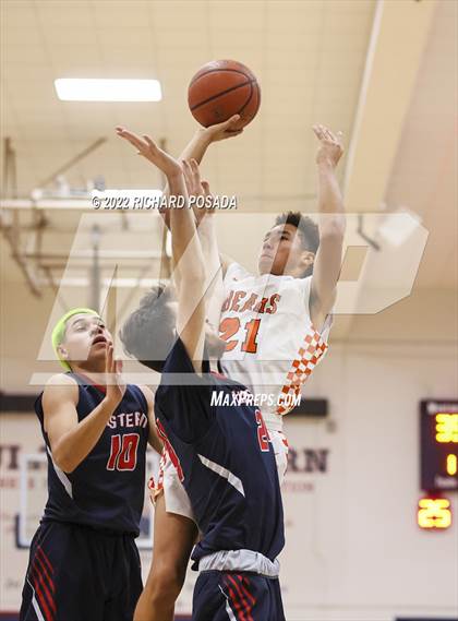 Thumbnail 2 in Selma @ Tulare Western photogallery.