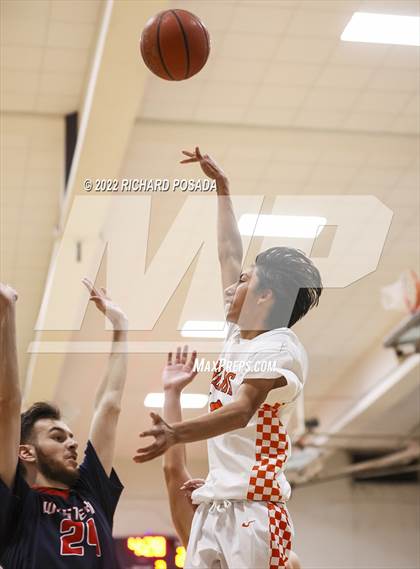 Thumbnail 2 in Selma @ Tulare Western photogallery.