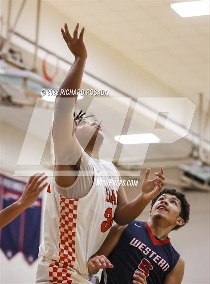 Thumbnail 2 in Selma @ Tulare Western photogallery.