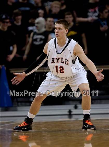 Thumbnail 1 in Covington Catholic vs. Ryle (KHSA Ninth Region Quarterfinal) photogallery.