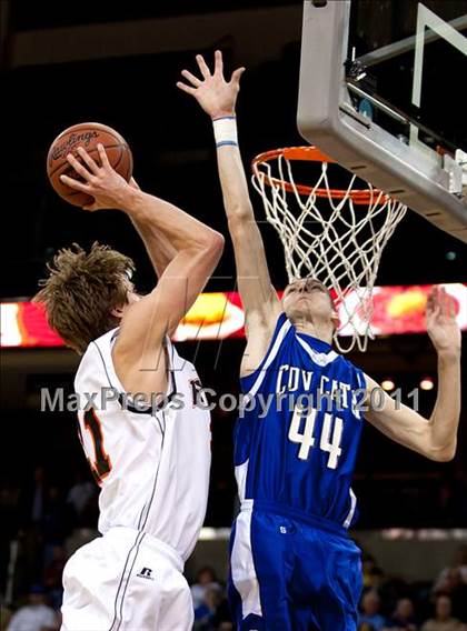 Thumbnail 1 in Covington Catholic vs. Ryle (KHSA Ninth Region Quarterfinal) photogallery.