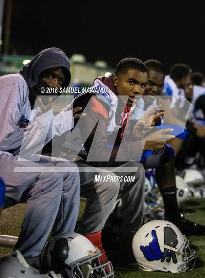 Thumbnail 2 in Sierra Canyon vs Los Angeles (CIF 2-A Regional Final) photogallery.
