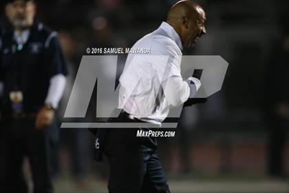 Thumbnail 3 in Sierra Canyon vs Los Angeles (CIF 2-A Regional Final) photogallery.