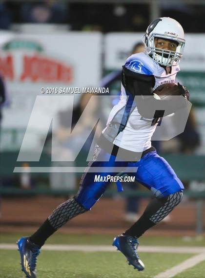 Thumbnail 1 in Sierra Canyon vs Los Angeles (CIF 2-A Regional Final) photogallery.