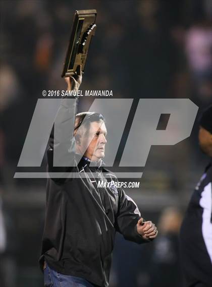 Thumbnail 2 in Sierra Canyon vs Los Angeles (CIF 2-A Regional Final) photogallery.