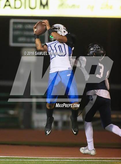 Thumbnail 1 in Sierra Canyon vs Los Angeles (CIF 2-A Regional Final) photogallery.