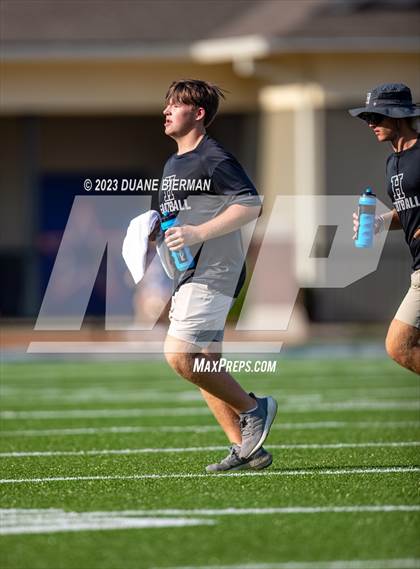 Thumbnail 2 in South Panola vs. Houston photogallery.