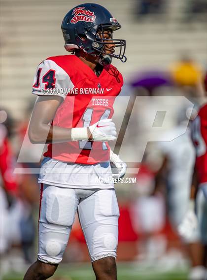 Thumbnail 2 in South Panola vs. Houston photogallery.