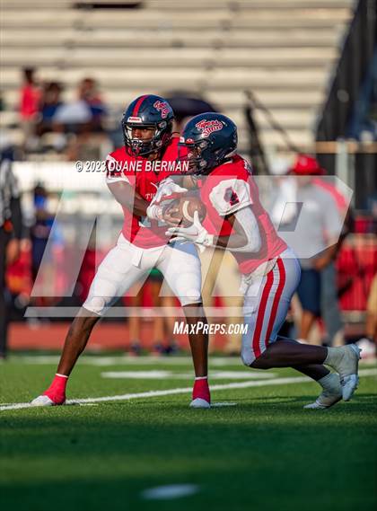 Thumbnail 1 in South Panola vs. Houston photogallery.