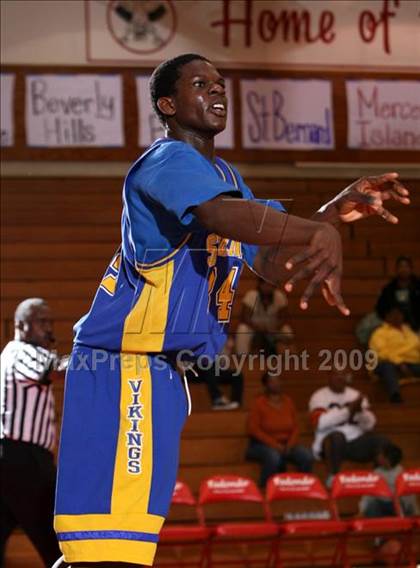 Thumbnail 1 in St. Bernard vs. Beverly Hills (Sea Hawk Classic) photogallery.