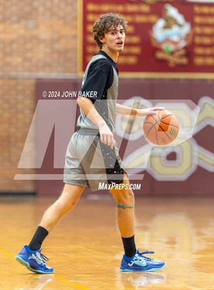 Thumbnail 2 in Hug vs. Dayton (Nelson Electric Rail City Classic) photogallery.