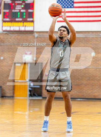 Thumbnail 2 in Hug vs. Dayton (Nelson Electric Rail City Classic) photogallery.