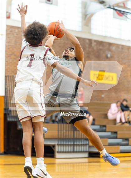 Thumbnail 1 in Hug vs. Dayton (Nelson Electric Rail City Classic) photogallery.