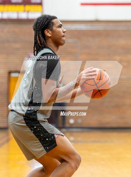 Thumbnail 2 in Hug vs. Dayton (Nelson Electric Rail City Classic) photogallery.