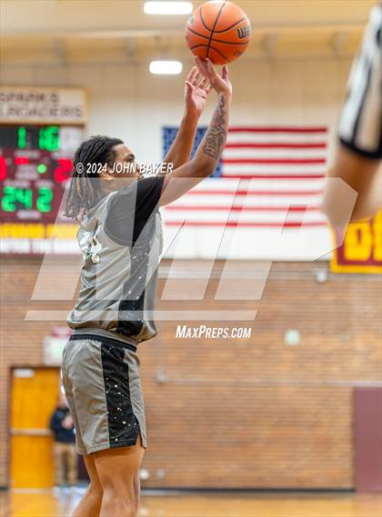 Thumbnail 3 in Hug vs. Dayton (Nelson Electric Rail City Classic) photogallery.