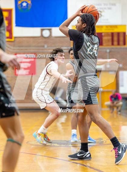 Thumbnail 2 in Hug vs. Dayton (Nelson Electric Rail City Classic) photogallery.