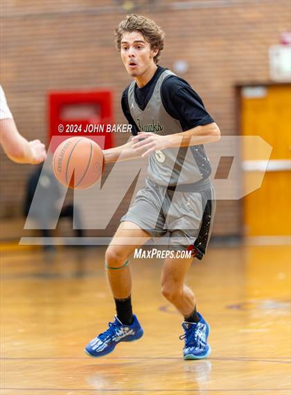 Thumbnail 1 in Hug vs. Dayton (Nelson Electric Rail City Classic) photogallery.