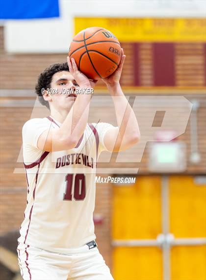 Thumbnail 2 in Hug vs. Dayton (Nelson Electric Rail City Classic) photogallery.