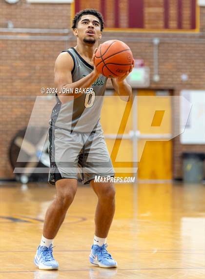 Thumbnail 2 in Hug vs. Dayton (Nelson Electric Rail City Classic) photogallery.