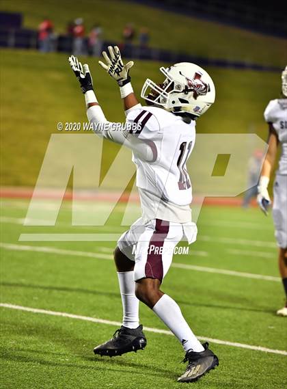 Thumbnail 1 in Silsbee vs. Carthage (UIL 4A D2 Area Round) photogallery.