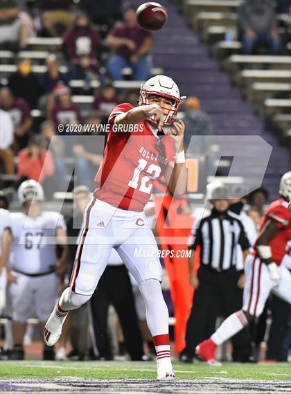 Thumbnail 2 in Silsbee vs. Carthage (UIL 4A D2 Area Round) photogallery.