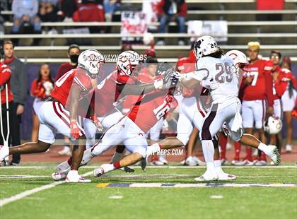 Thumbnail 3 in Silsbee vs. Carthage (UIL 4A D2 Area Round) photogallery.