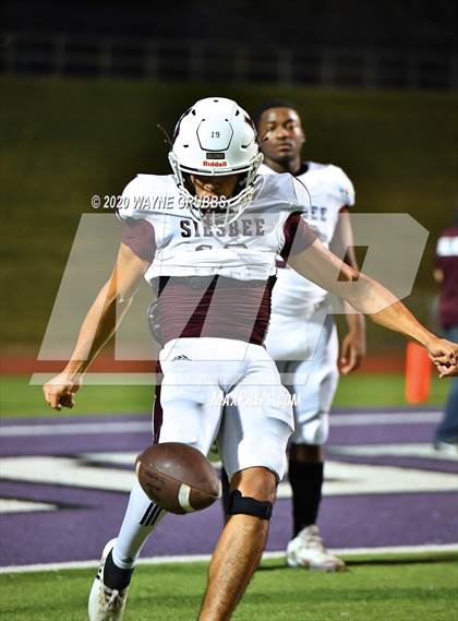 Thumbnail 3 in Silsbee vs. Carthage (UIL 4A D2 Area Round) photogallery.