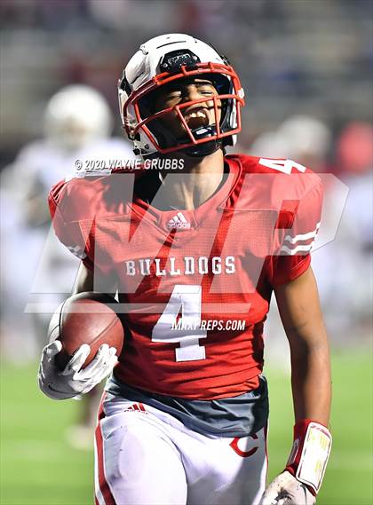 Thumbnail 2 in Silsbee vs. Carthage (UIL 4A D2 Area Round) photogallery.