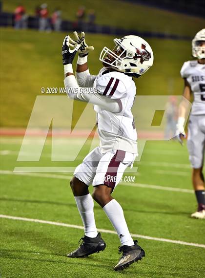 Thumbnail 3 in Silsbee vs. Carthage (UIL 4A D2 Area Round) photogallery.