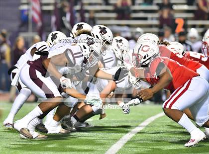 Thumbnail 2 in Silsbee vs. Carthage (UIL 4A D2 Area Round) photogallery.