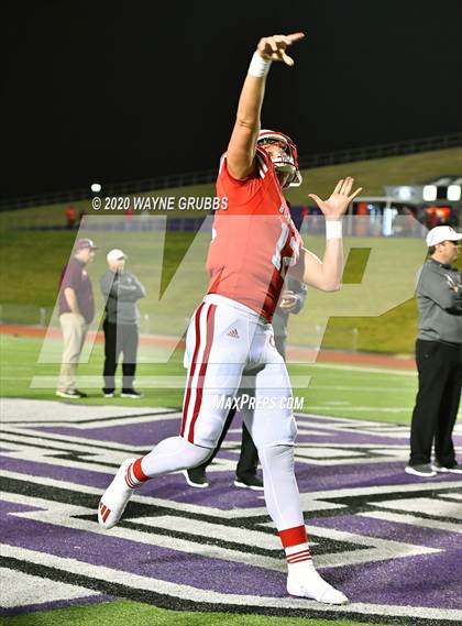 Thumbnail 3 in Silsbee vs. Carthage (UIL 4A D2 Area Round) photogallery.