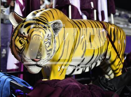 Thumbnail 3 in Silsbee vs. Carthage (UIL 4A D2 Area Round) photogallery.