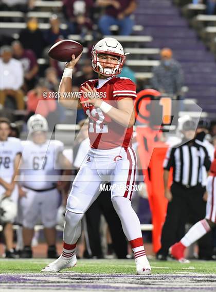 Thumbnail 3 in Silsbee vs. Carthage (UIL 4A D2 Area Round) photogallery.