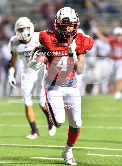 Thumbnail 1 in Silsbee vs. Carthage (UIL 4A D2 Area Round) photogallery.