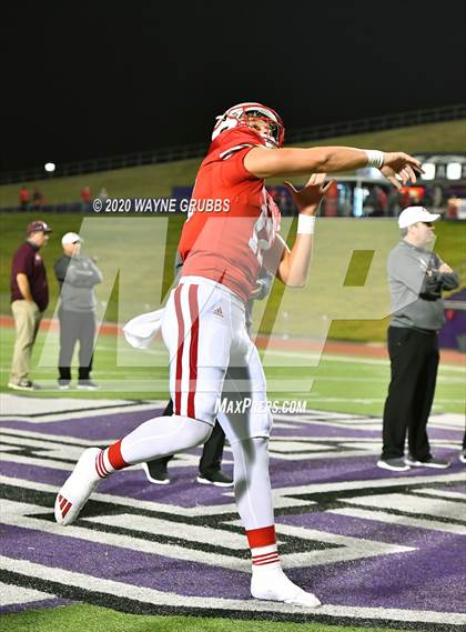 Thumbnail 1 in Silsbee vs. Carthage (UIL 4A D2 Area Round) photogallery.