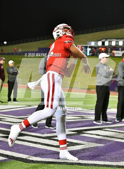 Thumbnail 2 in Silsbee vs. Carthage (UIL 4A D2 Area Round) photogallery.