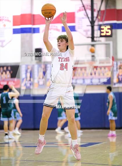 Thumbnail 2 in Irvine vs Tesoro (Orange County North/South Challenge) photogallery.