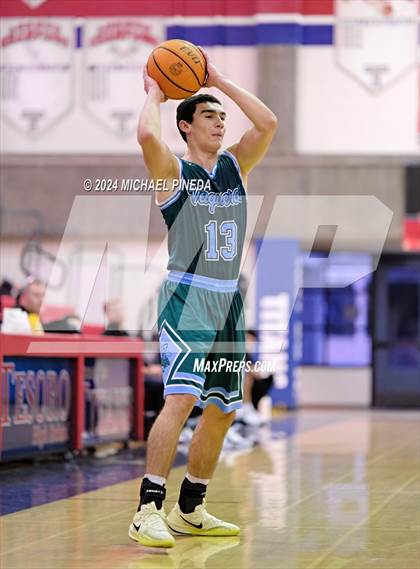Thumbnail 2 in Irvine vs Tesoro (Orange County North/South Challenge) photogallery.