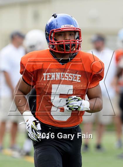 Thumbnail 1 in Tennessee vs. Georgia (All-Star Football Game) photogallery.