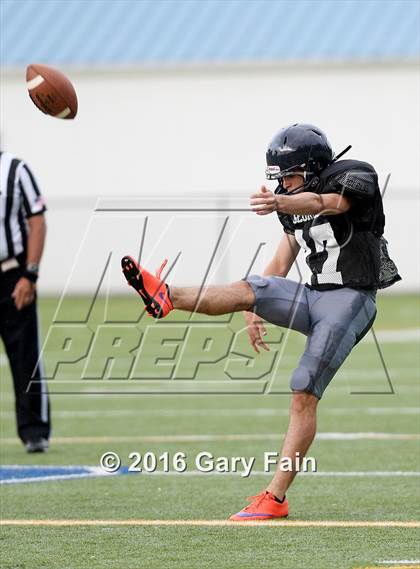 Thumbnail 1 in Tennessee vs. Georgia (All-Star Football Game) photogallery.