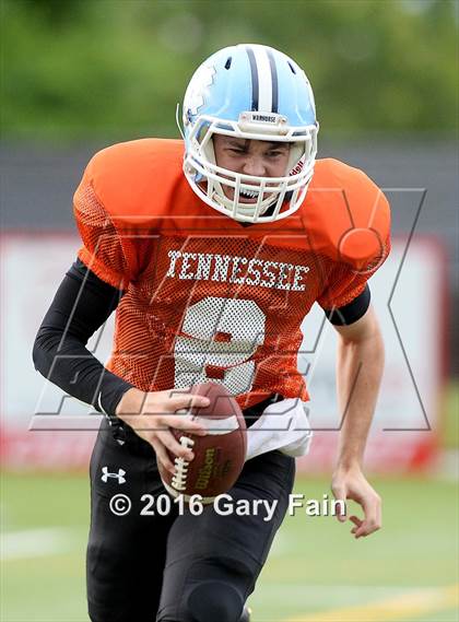 Thumbnail 1 in Tennessee vs. Georgia (All-Star Football Game) photogallery.