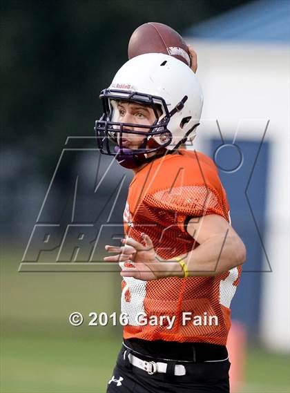 Thumbnail 1 in Tennessee vs. Georgia (All-Star Football Game) photogallery.
