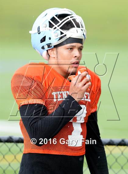 Thumbnail 3 in Tennessee vs. Georgia (All-Star Football Game) photogallery.