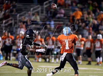 Thumbnail 1 in Tennessee vs. Georgia (All-Star Football Game) photogallery.